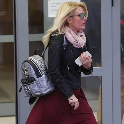 Ελένη Μενεγάκη: Πού την εντόπισε ο φωτογραφικός φακός;