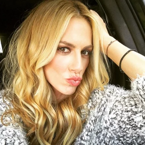 Η Ντορέττα Παπαδημητρίου έκοψε τα μαλλιά της