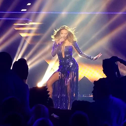 Δέσποινα Βανδή: Tι φόρεσε στην πρεμιέρα της στη Θεσσαλονίκη