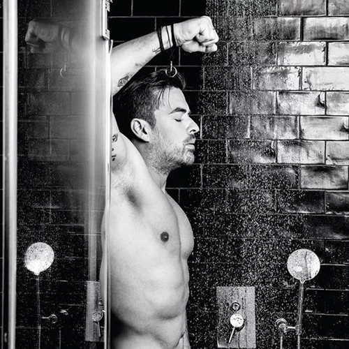 56 celebrities φωτογραφίζονται γυμνοί για καλό σκοπό