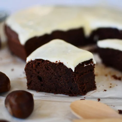 Κέικ σοκολάτας με κάστανο και icing για να δοκιμάσεις σήμερα κιόλας