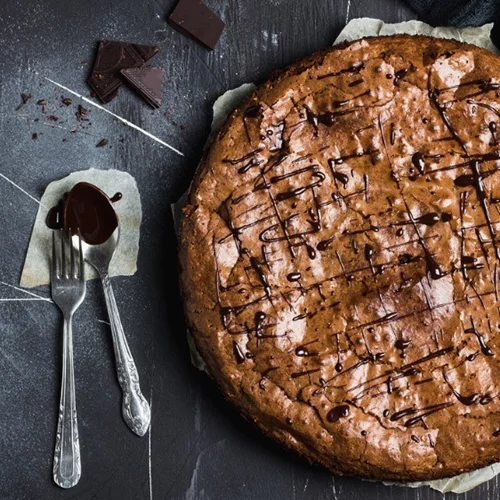 Φοντάν σοκολάτας | Δοκιμάσαμε τη συνταγή για υγρό κέικ χωρίς αλεύρι με 4 μόνο υλικά