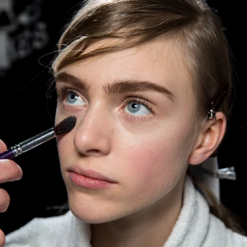 Το απόλυτο μυστικό για να μένει αναλλοίωτο το concealer σου