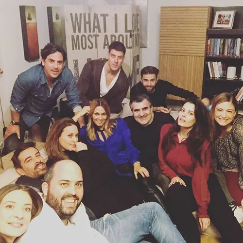 Έλλη Κοκκίνου: Το χριστουγεννιάτικο τραπέζι με όλους τους διάσημους φίλους της!