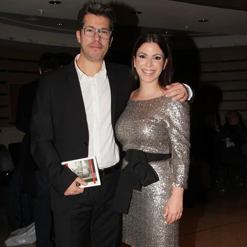 Χάρης Βαρθακούρης: Οι κόρες του και το Χριστουγεννιάτικο δέντρο τους! (Φωτογραφία)