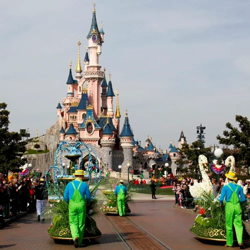 Το Facebook αποκαλύπτει τους πιο δημοφιλείς προορισμούς, με βάση τα check in