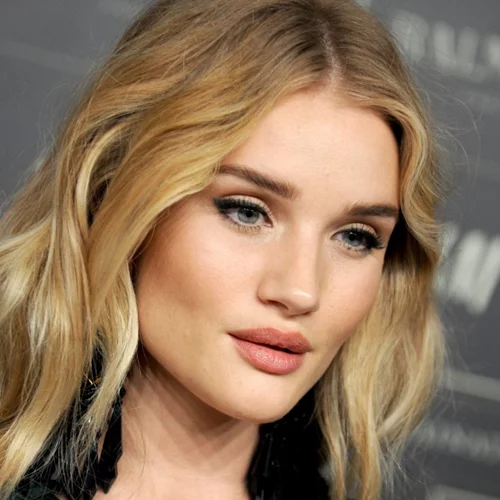 Έχεις δει ποτέ την Rosie Huntington-Whiteley χωρίς μακιγιάζ; Και χωρίς κανένα φίλτρο;