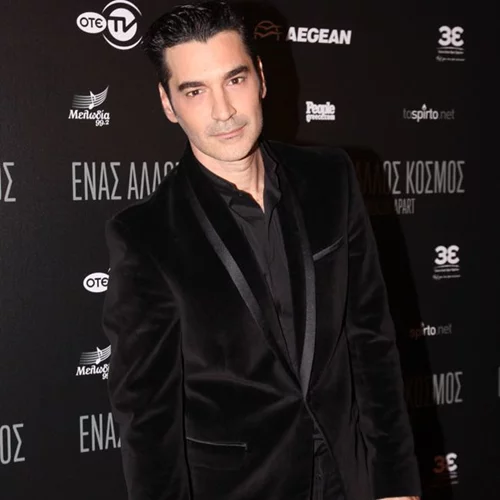 Το χριστουγεννιάτικο δέντρο του Χριστόφορου Παπακαλιάτη