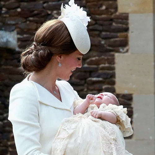 Princess Charlotte: Η Kate Middleton φωτογραφίζει την κόρη της!