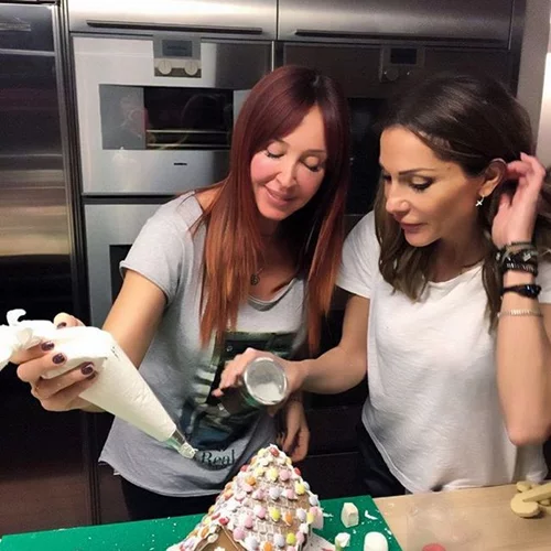 Δέσποινα Βανδή: Ετοιμάζει χριστουγεννιάτικα γλυκά (Φωτογραφίες)