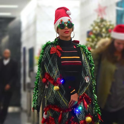 Celebs... Σαν Εμάς! (21/12)