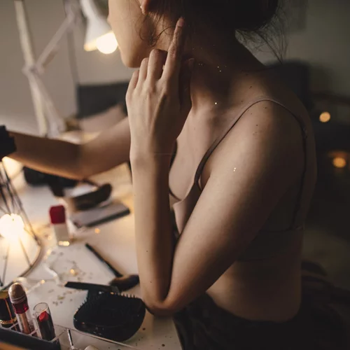 Σπασμένο νύχι, κάψιμο, φουσκάλα: Οι πιο sos beauty λύσεις της τελευταίας στιγμής