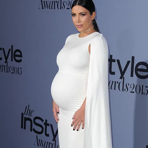 Kim Kardashian: 25 στιγμιότυπα που φοβηθήκαμε ότι η κοιλιά της θα εκραγεί