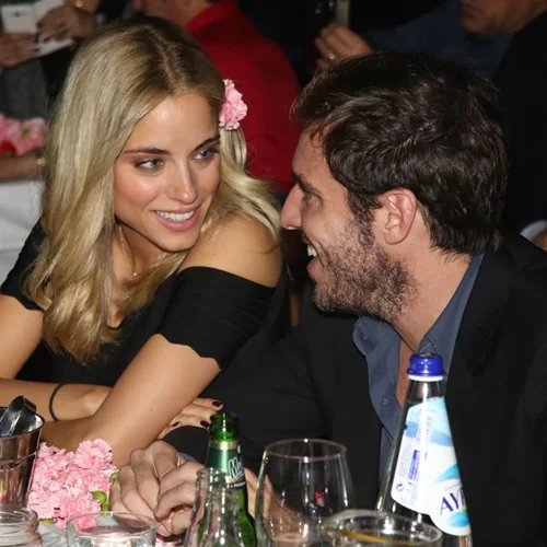 Δούκισσα Νομικού - Δημήτρης Θεοδωρίδης: Η βραδινή έξοδος στο μαγαζί όπου τραγουδάει ο μπαμπάς της