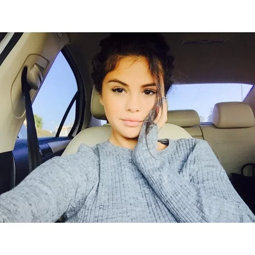 Selena Gomez: Εμφανίστηκε με το ίδιο φόρεμα με τη Bella Hadid