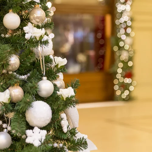 Εορταστικό ωράριο 2015: Οι ώρες λειτουργίας των καταστημάτων τα φετινά Χριστούγεννα