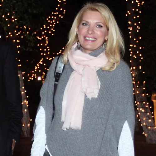 Ελένη Μενεγάκη: Η χαλαρή έξοδος με φίλους, πριν αναχωρήσει για Μαλδίβες