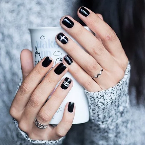 #maniMonday: Πώς θα βάψεις τα νύχια σου μετά τις γιορτές!