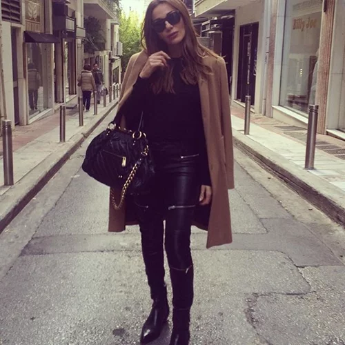 Οι επώνυμες Ελληνίδες κρυώνουν με τον πιο κομψό τρόπο