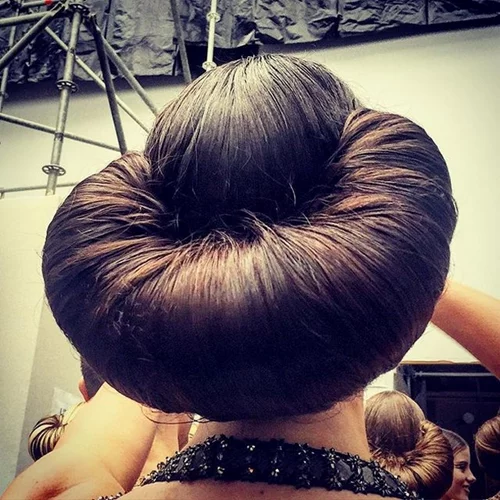 Ο οίκος Chanel μας παρουσιάζει τα #croissanthair