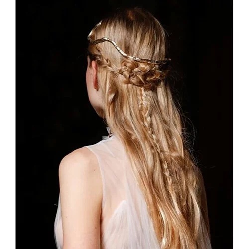 Αυτό είναι το νέο έυκολο χτένισμα με πλεξίδες που μας κέρδισε