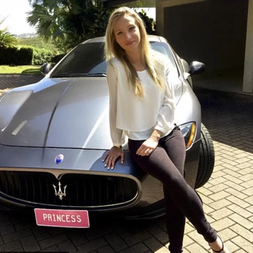 Rich Kids of Instagram: H πάμπλουτη 18χρονη που προκαλεί!