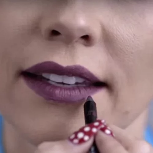 Το βίντεο που πρέπει να δεις αν αγαπάς το κραγιόν