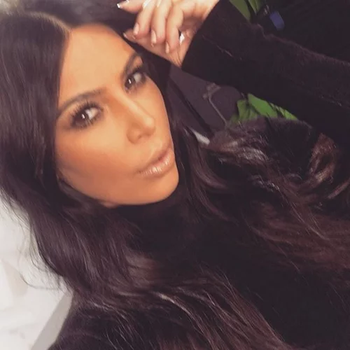 Η Kim Kardashian και πάλι ξανθιά, με πιο μακρυά μαλλιά από ποτέ!