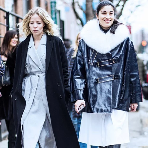 Trend Alert: Θα φορούσες ποτέ δύο παλτό;