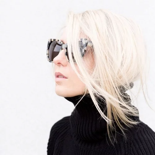 The Hair Tuck: Το πιο εύκολο hair trend που «σώζει» τις bad hair days