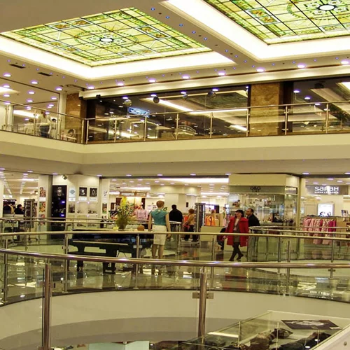 Τα Hondos Center παραμένουν Ελλάδα!