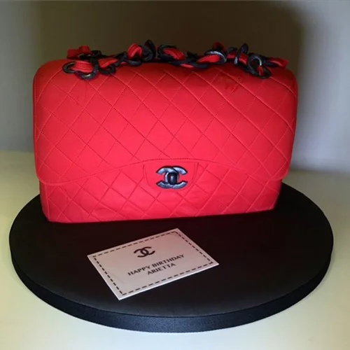 Τα cake bags είναι το νέο trend! Θα ήθελες ένα κομμάτι Chanel;