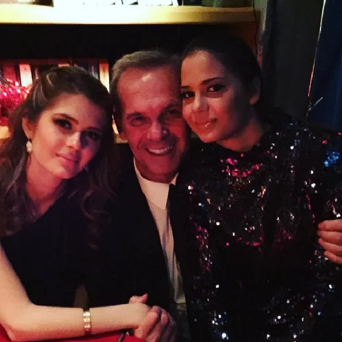 Πέτρος Κωστόπουλος: Εύχεται "Καλή Χρονιά" αγκαλιά με τα παιδιά του