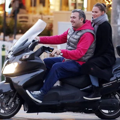 Αντώνης Ρέμος-Υβόννη Μπόσνιακ: Βόλτα στη Γλυφάδα