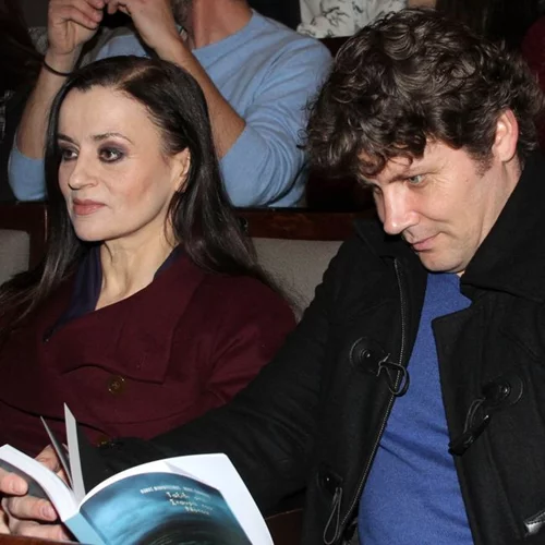 Καρυοφυλλιά Καραμπέτη: Σπάνια κοινή εμφάνιση με τον σύντροφό της