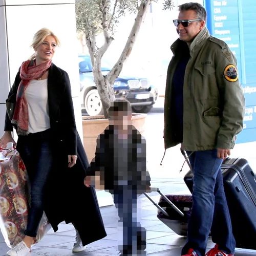 Φαίη Σκορδά - Γιώργος Λιάγκας: Στο αεροδρόμιο με τον γιο τους
