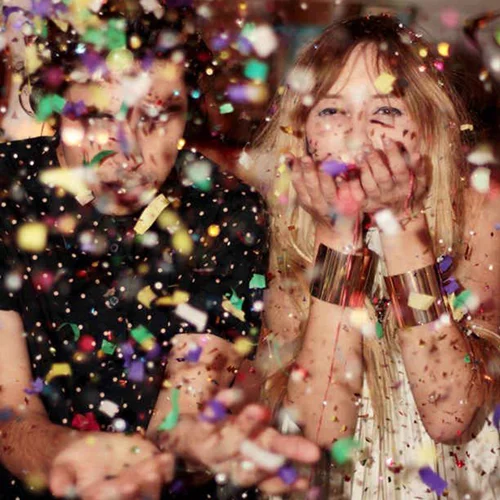 Γιατί πρέπει να βγαίνεις Σάββατο βράδυ