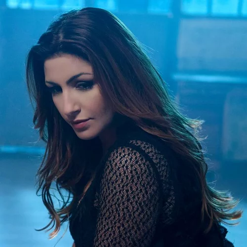 Η ριζική αλλαγή στην εμφάνιση της Έλενας Παπαρίζου: 'Εκοψε τα μαλλιά της