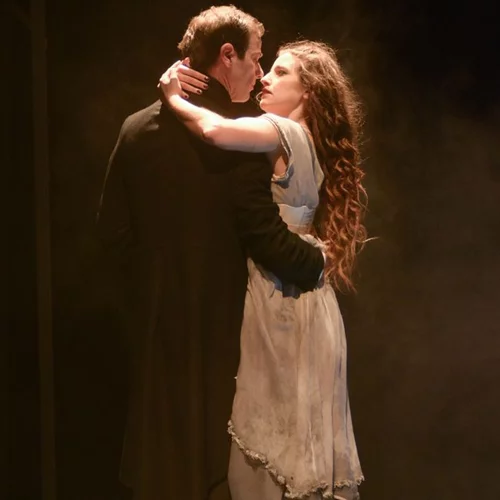 Ορέστης Τζιόβας: Γυμνός στη σκηνή