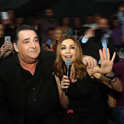 Δέσποινα Βανδή και Ντέμης Νικολαΐδης: Διασκέδασαν στον Καρρά – Μαζωνάκη