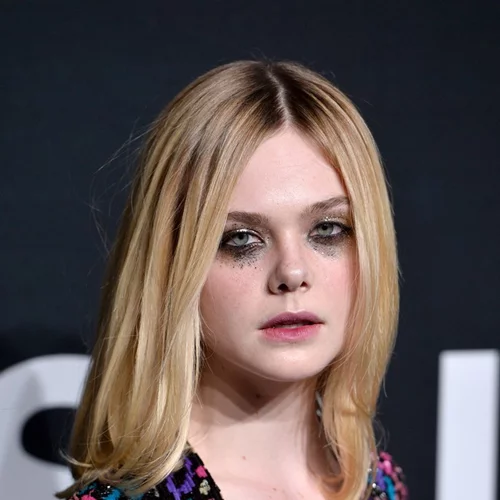 Suki Waterhouse - Elle Fanning: Λανσάρουν το πιο sexy και λαμπερό trend στα μάτια!