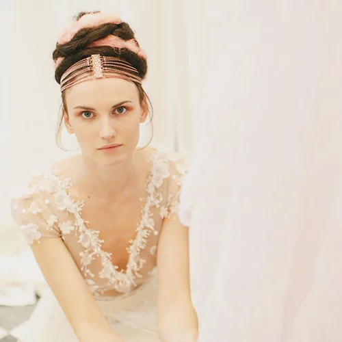 Ode to Whispering Veils: Η παρουσίαση των πιο ρομαντικών νυφικών