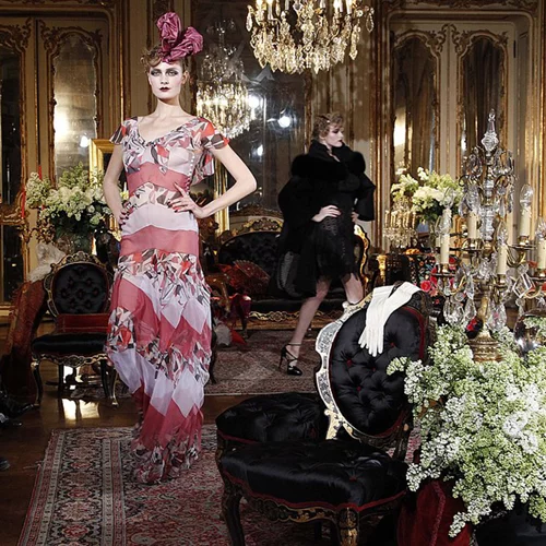 Ποιο supermodel πρωταγωνιστεί στην καμπάνια John Galliano;