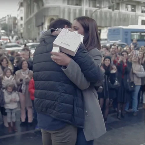 Η πιο πρωτότυπη και πιο συγκρινητική πρόταση γάμου (βίντεο)