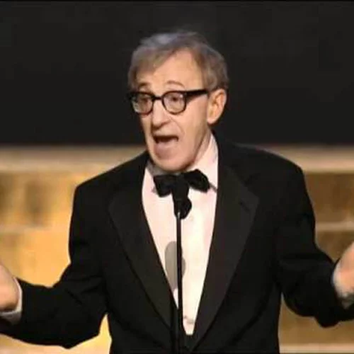 Ποιο είναι το μοντέλο που ισχυρίζεται ότι έχει σχέση με τον Woody Allen;