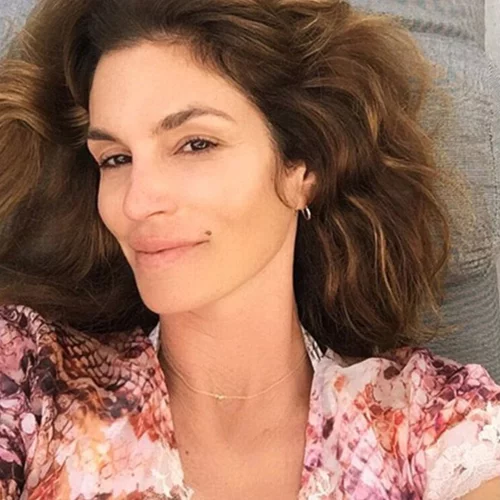 Η Cindy Crawford έκλεισε τα 50 και το γιόρτασε με τον πιο γλυκό τρόπο