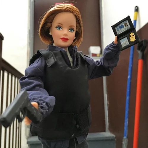 Αυτός ο λογαριασμός αποδεικνύει ότι ο κόσμος χρειάζεται “X-Files” Barbies