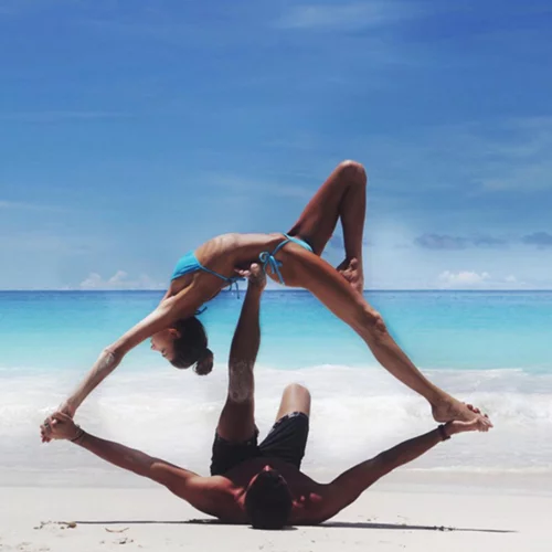 Acro Yoga: Χτίσε δυνατό κορμί με ακροβατική γιόγκα!