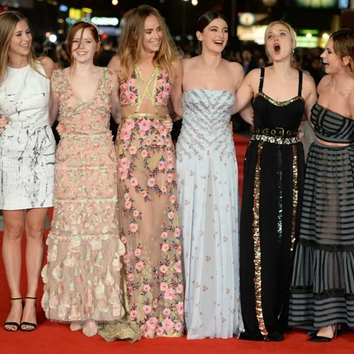 Pride & Prejudice & Zombies: Οι αδερφές Bennet πολεμούν ζόμπι στην πιο cult ταινία της χρονιάς