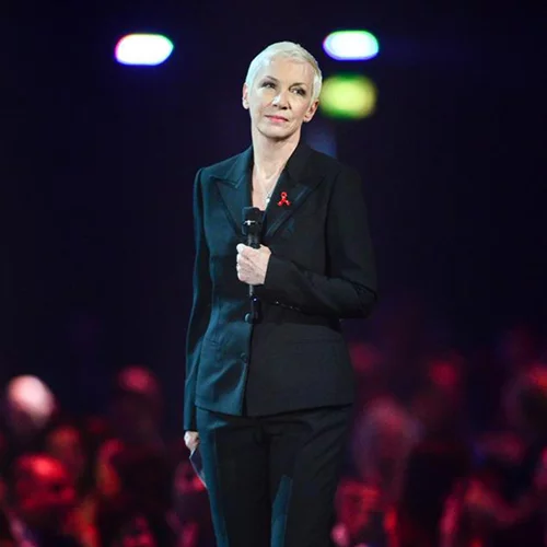 Brit Awards 2016: Το συγκινητικό αφιέρωμα στον David Bowie